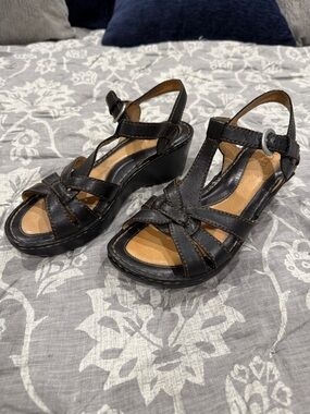 Women’s Born Black Leather Wedge Sandals - Comfortable Strappy Design